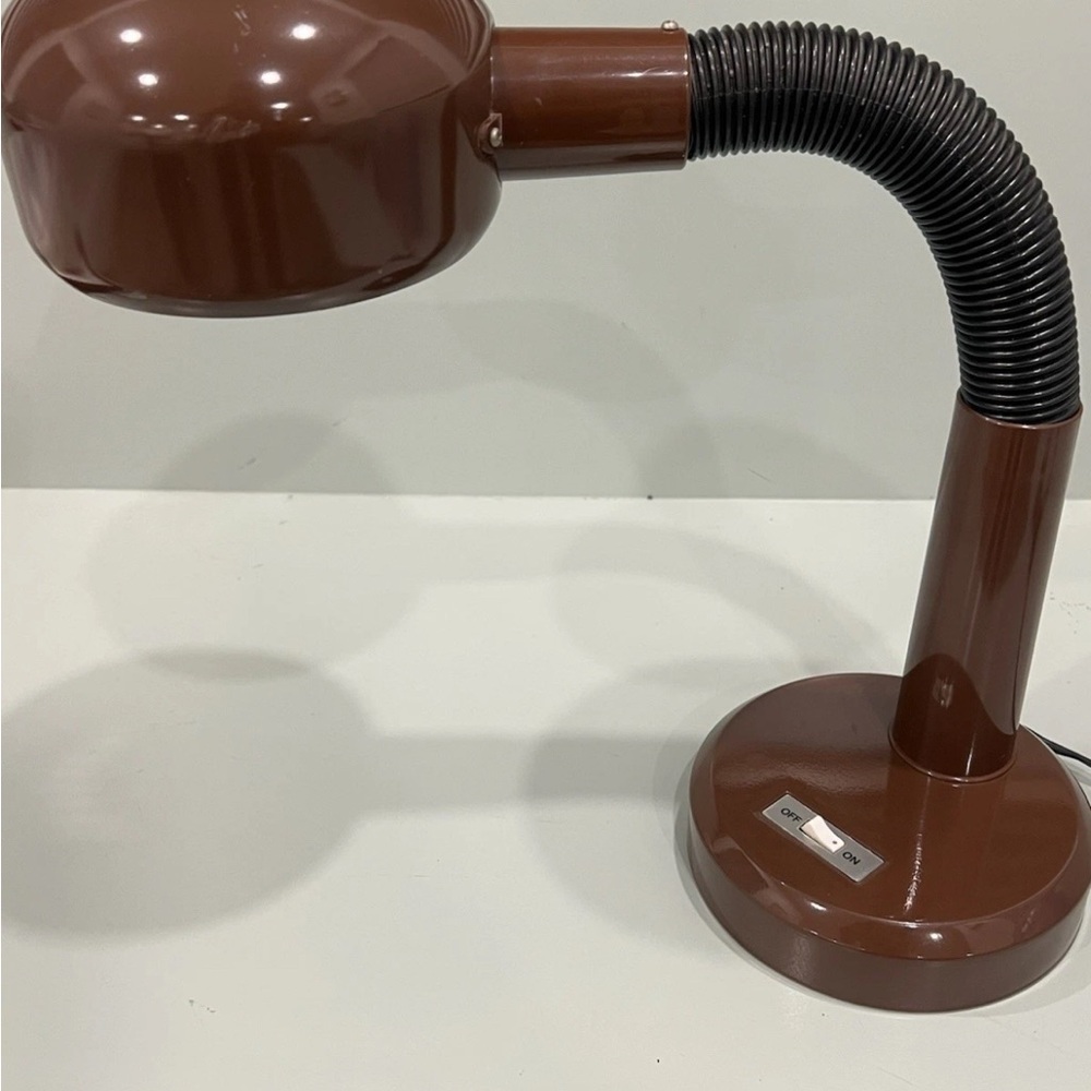 Retro/Vintage Chocolate Bhrown Enameled Metal Gooseneck Desk Lamp, Circa 1970s.